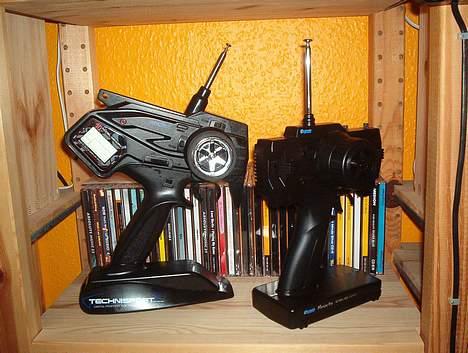 Bil Kyosho Spider (solgt) - Acoms computeranlægget til venstre er det jeg bruger til rex´en, og det mere primitive anlæg til højre bruger jeg til min drifter billede 5