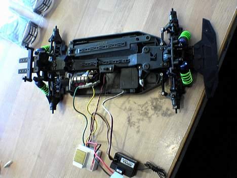 Bil Kyosho alpha 3 ep Drift - bilen bliver samlet billede 3