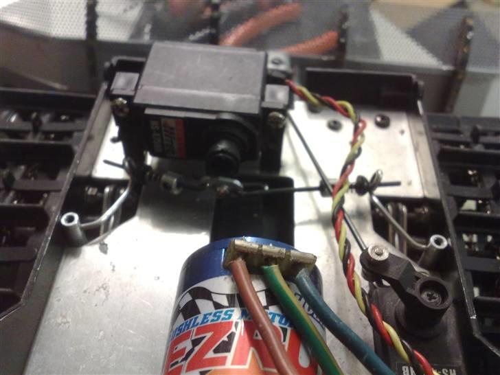 Off-Roader Kyosho Blizzard - Undskylder for den dårlige kvalitet, men det er nu ikke fordi der er noget spændende her endnu. billede 13