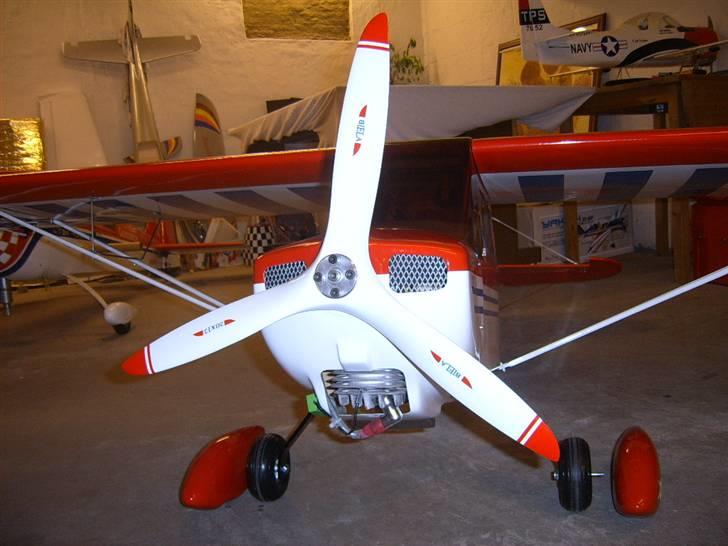 Fly Super bellanca Decathlon - Hjulkåber monteres til sommer når banen er tør. billede 8
