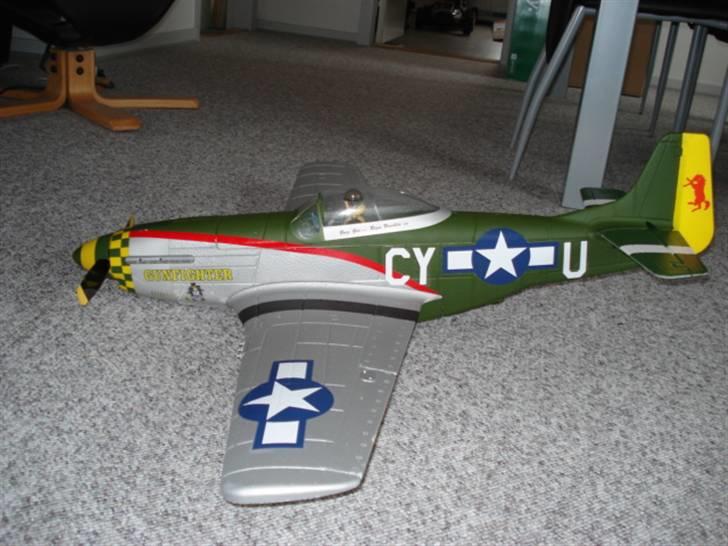 Fly MUSTANG  P 51 D  (solgt) billede 3