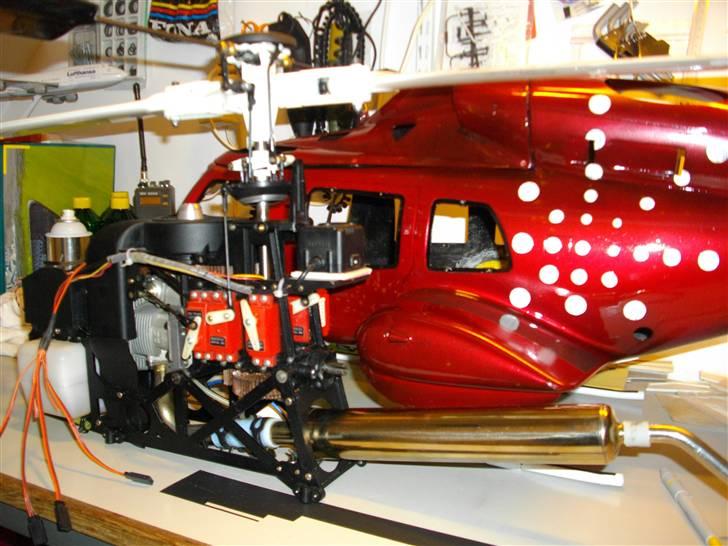 Helikopter Graupner Bell 230 - Mekaniken har en os 61 ( 10 hk ) motor , og servorene er fra multiplex, dem skal jeg først teste om di er ok til brug i det her kølige klima........ billede 4