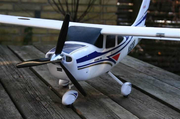 Fly Art-Tech Cessna 182  billede 1