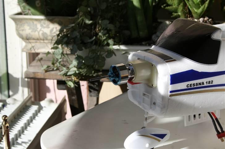 Fly Art-Tech Cessna 182  billede 2