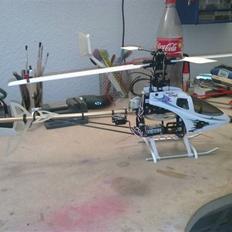 Helikopter Honey bee king 2 SOLGT