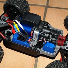 Bil E-Revo VXL 2,4ghz (7107) 