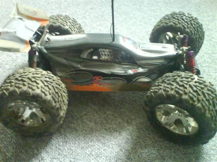 Buggy HBX Rocket-PRO *DØD* - et sæt lånte hjul fra en traxxas stampede ;) fungerede fint nok billede 2