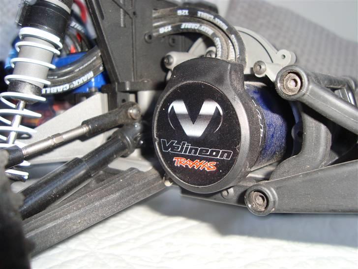 Off-Roader Rustler vxl SOLGT  - Mega god motor ( velineon ) billede 5