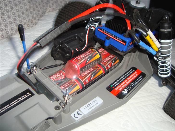 Off-Roader Rustler vxl SOLGT  - 8,4v batteri det er fint nok den kører ca 65-70 med dette batteri og ryger på wheelibar ! ! billede 7