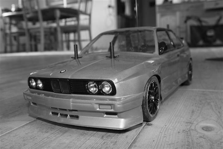 Bil Tamiya TT-01 BMW e30 M3 - Black and White billede 3