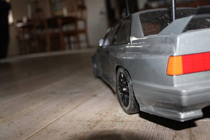 Bil Tamiya TT-01 BMW e30 M3 - passer pænt til skærmkanten billede 8