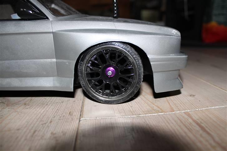 Bil Tamiya TT-01 BMW e30 M3 - Mine Specielt malede fælge med blank kant billede 12