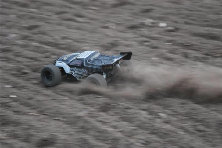 Bil Stealth X09 Truggy Brushl - så er der fart på =:) billede 6