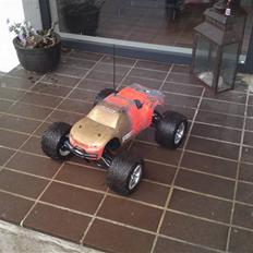 Off-Roader traxxas revo