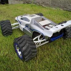 Bil Traxxas E-revo BL 2,4 GHz