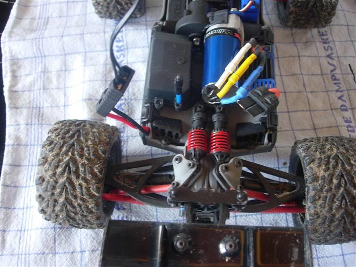 Bil 1/16 E revo vxl - 5 min. opladning og 5 timers drift - sådan burde det være! ikk omvendt billede 6