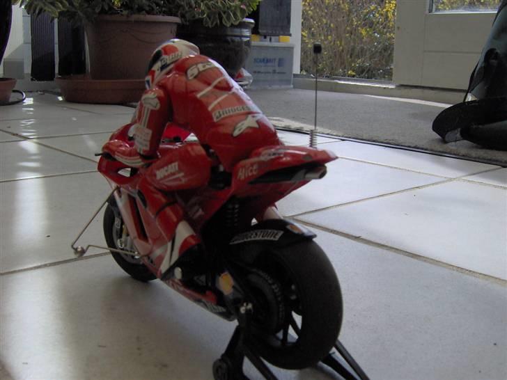 Motorcykel ducati desmosedici billede 3