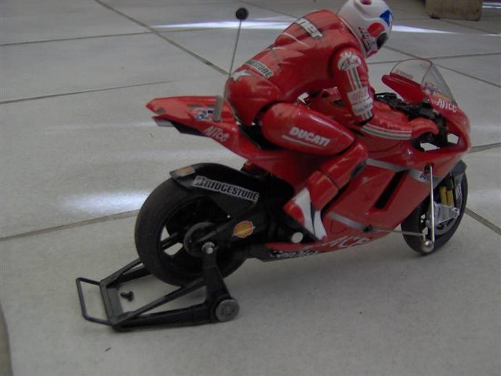 Motorcykel ducati desmosedici billede 4