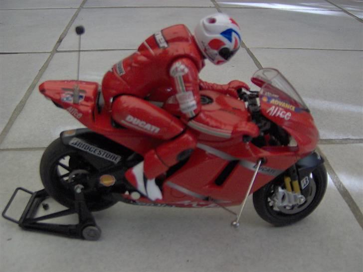 Motorcykel ducati desmosedici billede 5