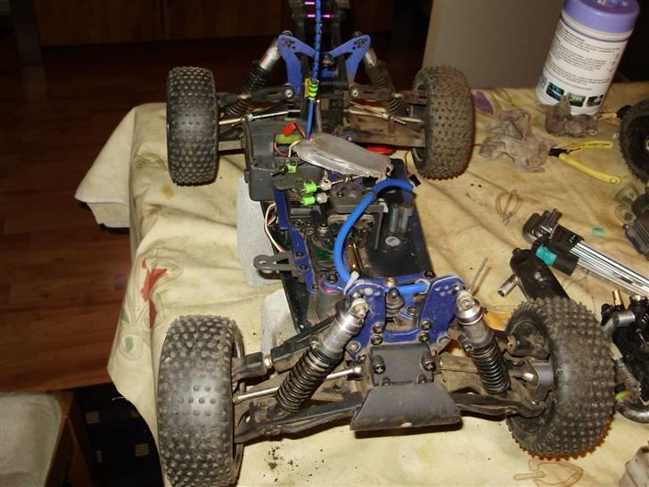 Buggy Maxiva Bazooka - Da det er min første RC bil, skruede jeg lidt på den, sammen med den forrige ejer for at lære lidt billede 3