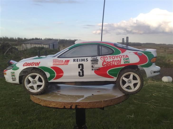 Bil Tamiya DF03ra - hmmm...måske man lige skulle have justeret højden på karossen inden man tog billedet... :-S billede 1