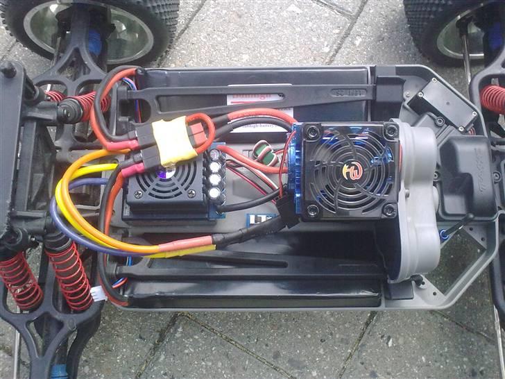 Off-Roader E-maxx brushless billede 6