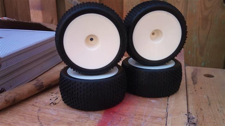 Off-Roader e-revo vxl SOLGT - de nye dæk  billede 12