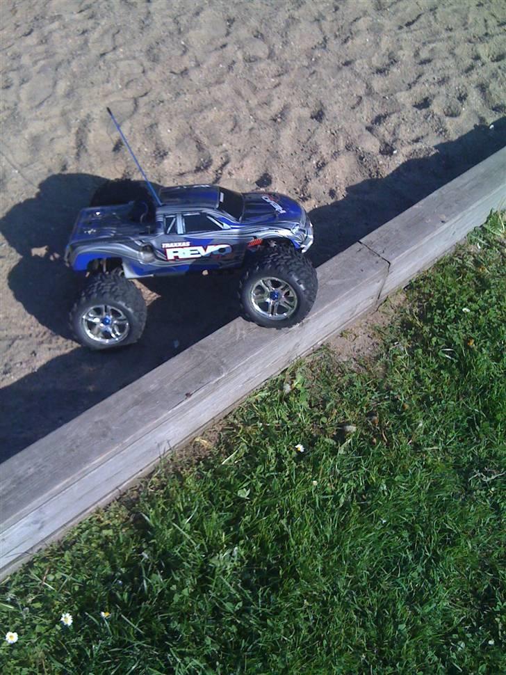Bil traxxas revo 3.3 billede 1