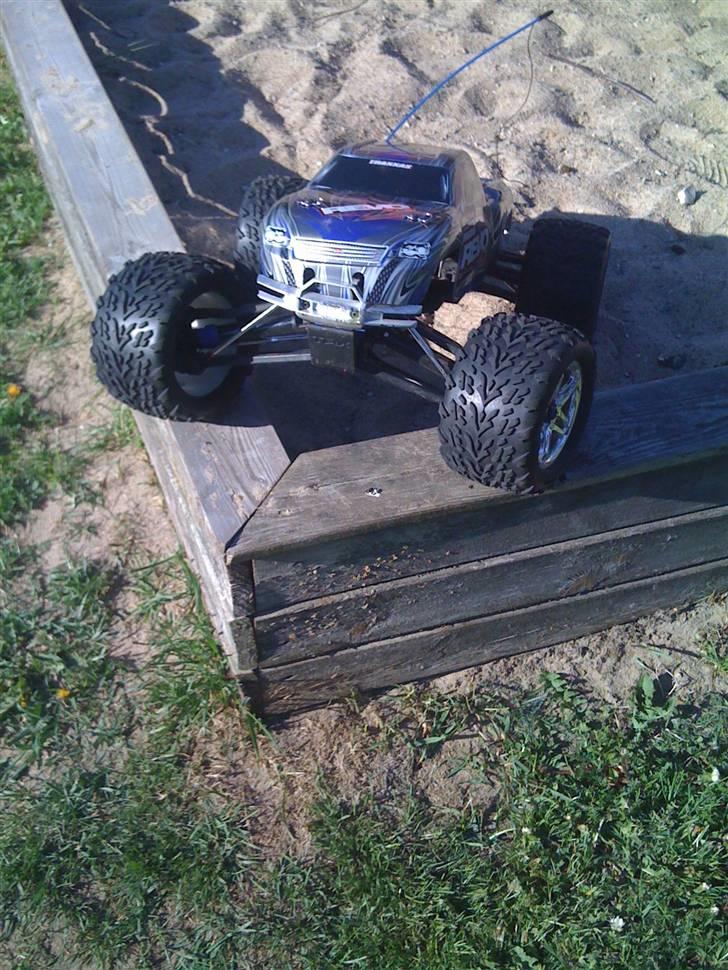Bil traxxas revo 3.3 billede 3