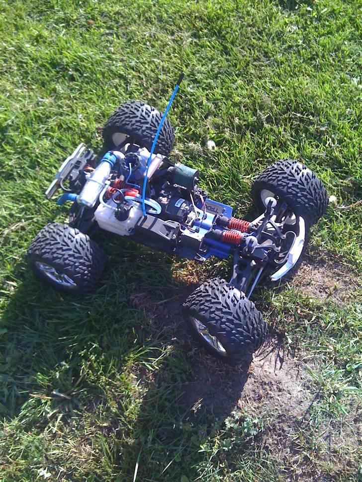 Bil traxxas revo 3.3 billede 7