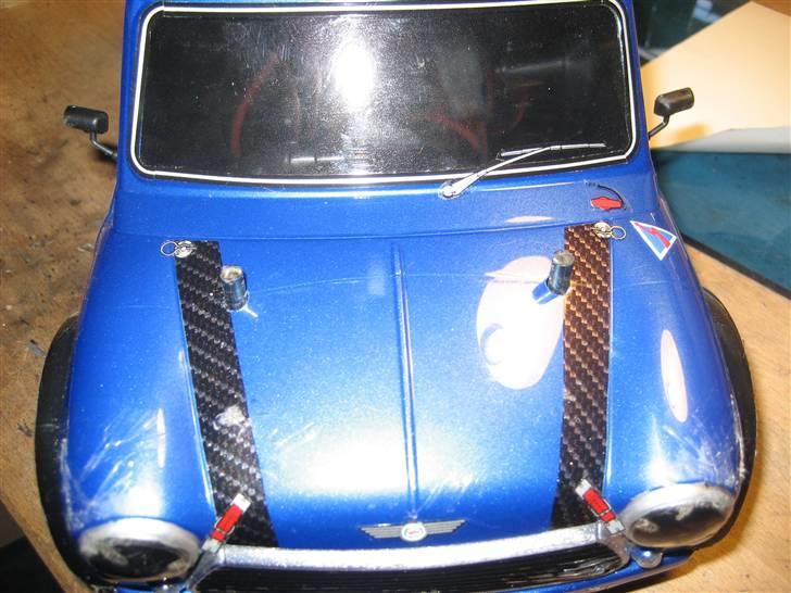 Bil ROVER MINI COOPER RACING - "kulfiber"striber på motorhjelm i stedet for hvide.  billede 3