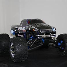 Off-Roader Traxxas - Revo 3.3