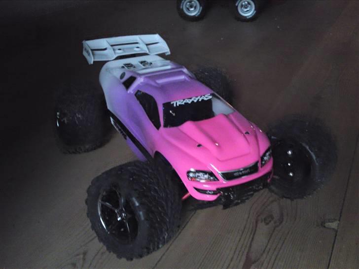 Bil E-Revo VXL 2,4ghz (7107)  - GirlPower Edition One :-) billede 11