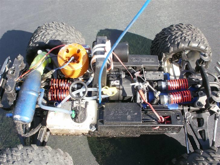 Off-Roader Traxxas Revo 2.5  - the whole package :) billede 8