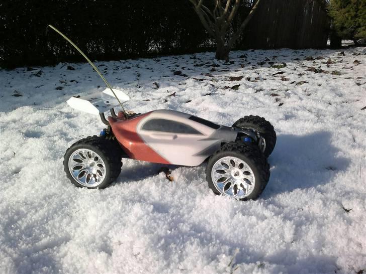 Buggy Kyosho TR15 Brushless - En tur i sneen billede 2