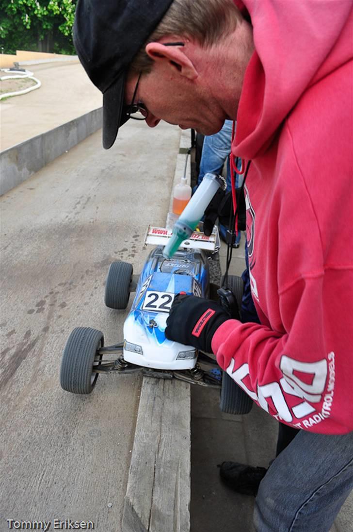 Bil Mugen MBX6T (Solgt) - Tankning efter 10 min. - læg mærke til mængden af fuel tilbage i fuelgun. billede 13