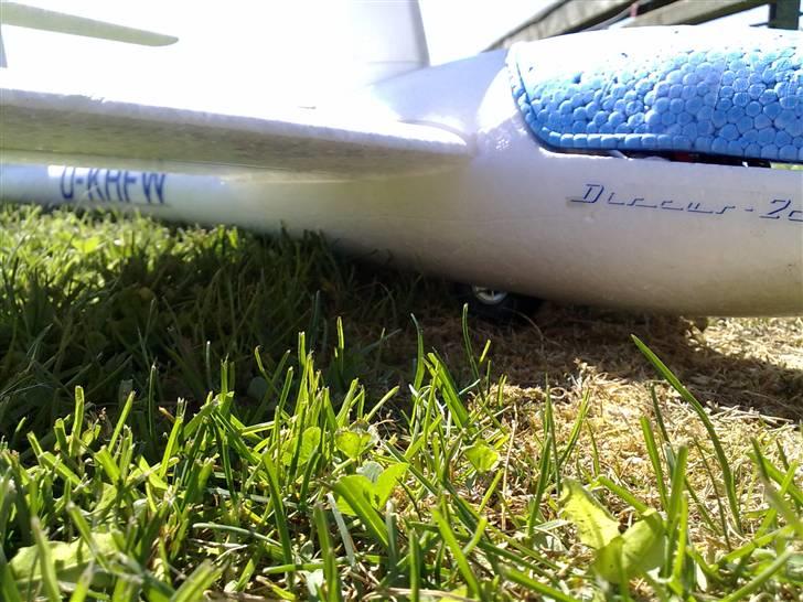 Fly graupner discus 2ct - landingshjul ruller rimeligt langt når den lander billede 4