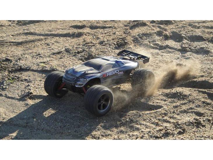 Off-Roader Traxxas E-Revo 1:16 Vxl - Alle billederne er med bash kaross og hækvinge :D Har noget som er meget pænere ;) billede 1