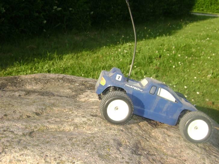 Off-Roader A-tech XMT4 *Byttet* - Down it goes billede 2