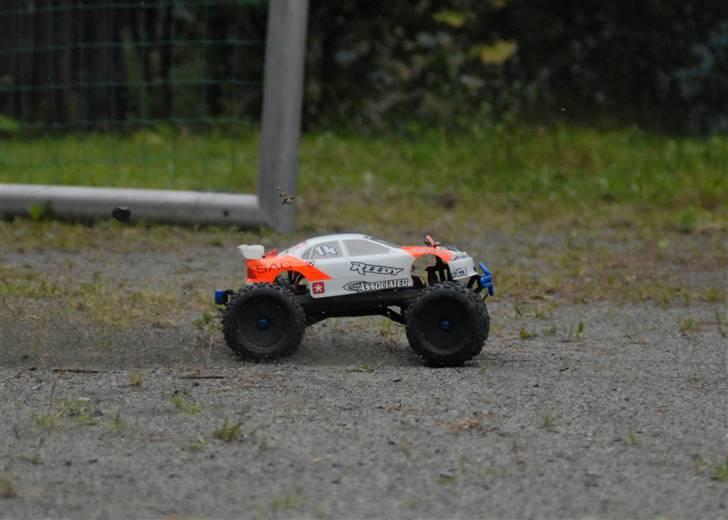 Bil E-Maxx - Selv med 2 cells lipo er den en smule kvik:) Stadig stock motor og esc billede 7