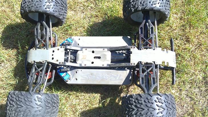 Truck E-maxx brushless *SOLGT* billede 9