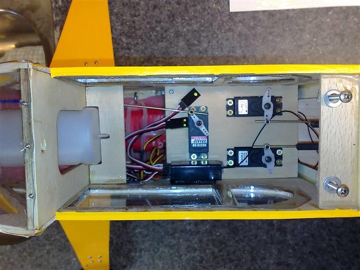 Fly JP PIPER CUB J3 R.I.P - RC udstyr monteret samt modtager batt og modtager. (R700) Fuel tanken er bestyttet med skum billede 10