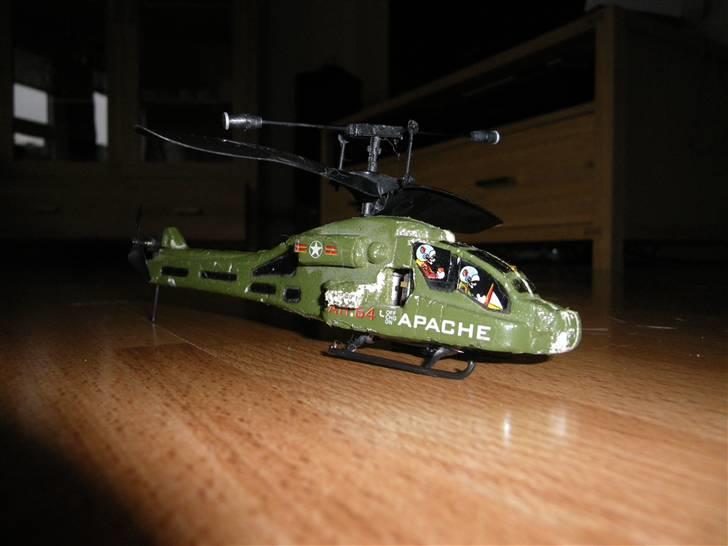 Helikopter picooz apache mini heli billede 2