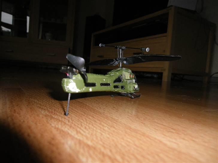 Helikopter picooz apache mini heli billede 3