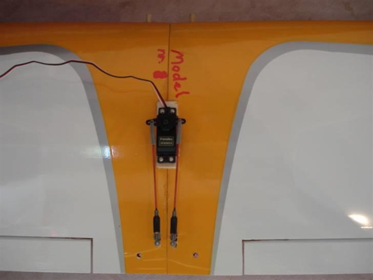 Fly Kyosho Calmato Sport(SMADRET) - før var der kun 1 servo til krængeror,men det var noget skod og gav en del ror fludder billede 16