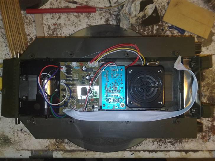 Militær Sherman M4A1 (76) - sådan ser bunden ud indvendigt, en hel masse dimser to motoer og to gearkasser... billede 6