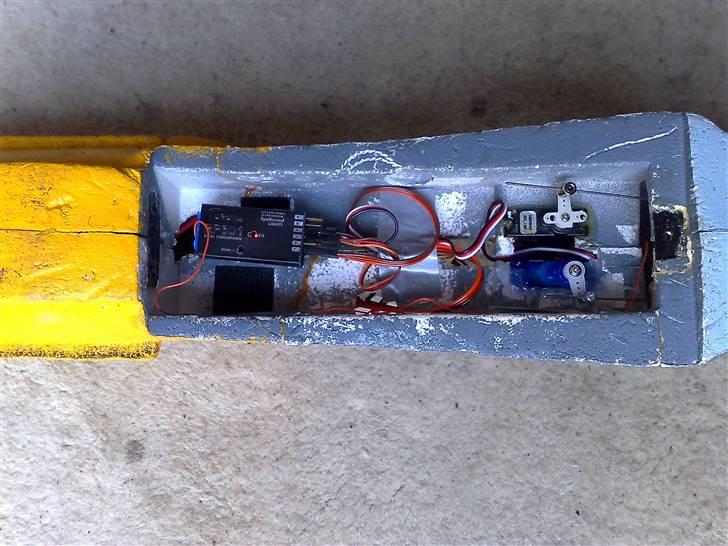 Fly Messerschmitt Bf-109F RIP - RC udstyr monteret samt modtager under vingen billede 2