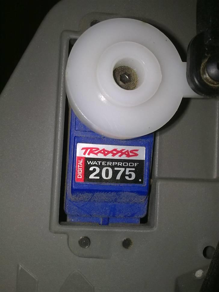 Bil -Traxxas Slash 2WD 2,4GHz - Vandtæt servo (og det kan også læses på den hvis nogle tror jeg lyver) billede 12
