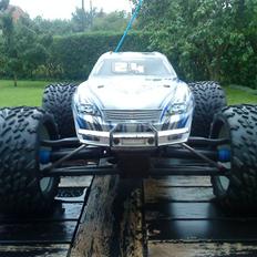 Off-Roader Traxxas revo 3,3