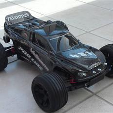 Off-Roader  Rustler vxl 